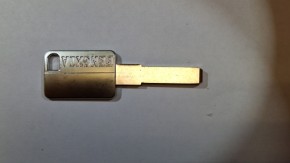 B735 (28x7,9x2,35)